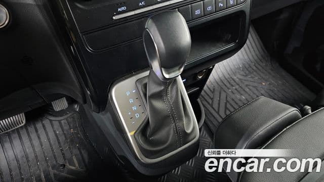 Hyundai Staria 2026 — Şəkil 2/30