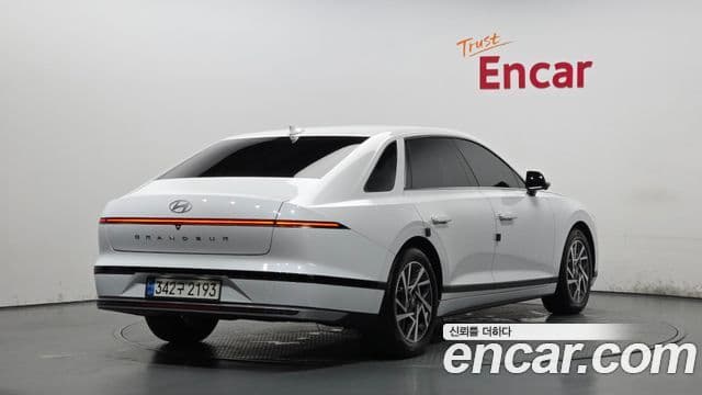 Hyundai Grandeur 2023 — Şəkil 2/20