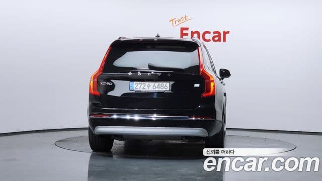Volvo XC90 2022 — ფოტო 4/20