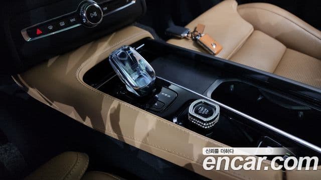 Volvo XC90 2022 — ფოტო 9/20