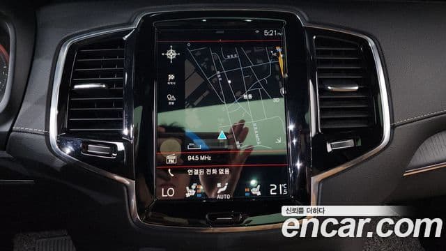 Volvo XC90 2022 — ფოტო 13/20