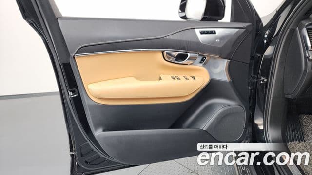 Volvo XC90 2022 — Photo 34/41