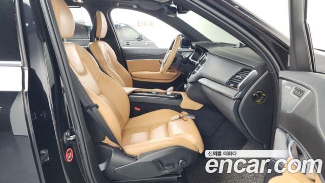 Volvo XC90 2022 — Photo 17/41