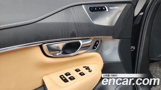 Volvo XC90 2022 — Photo 38/41