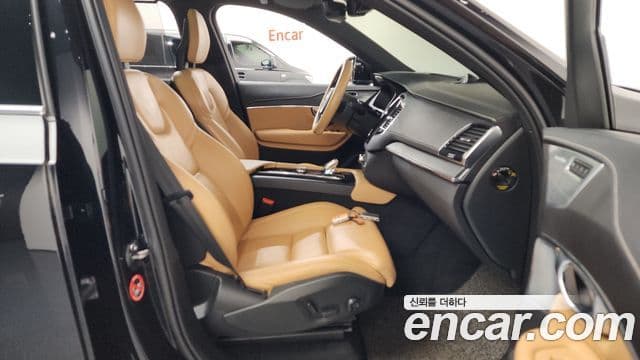 Volvo XC90 2022 — Photo 19/41