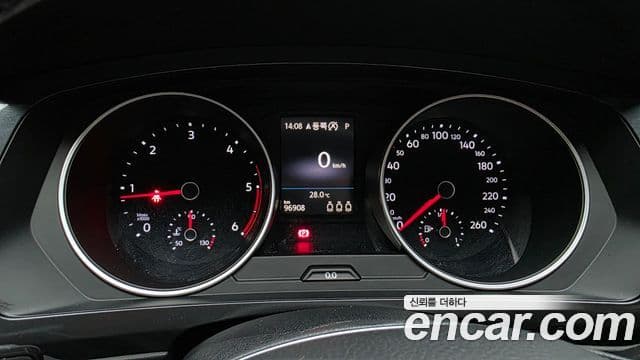 Volkswagen Tiguan 2018 — Şəkil 8/20