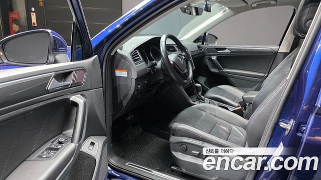 Volkswagen Tiguan 2018 — Şəkil 10/20