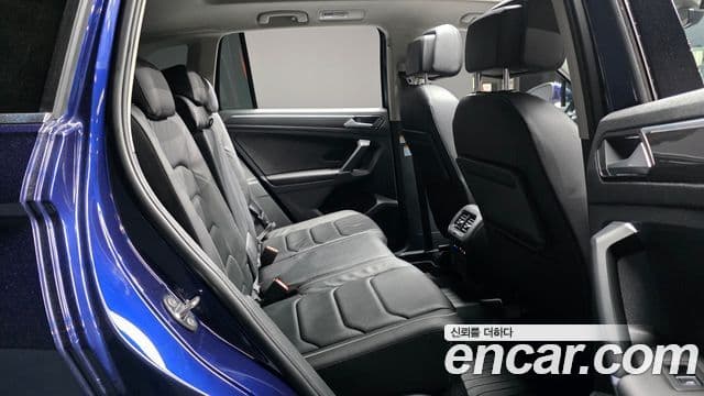 Volkswagen Tiguan 2018 — Şəkil 11/20