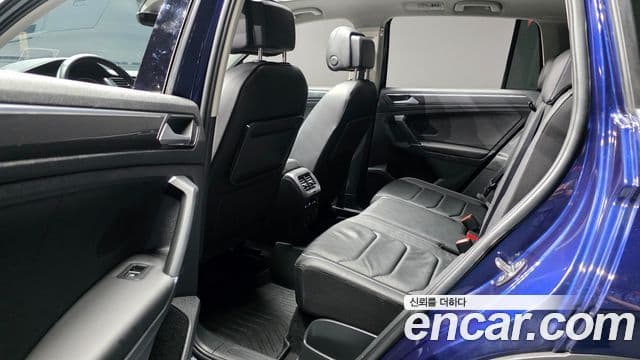 Volkswagen Tiguan 2018 — Şəkil 12/20
