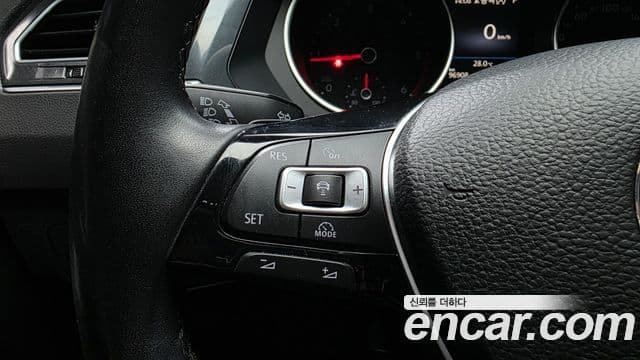 Volkswagen Tiguan 2018 — Şəkil 17/20