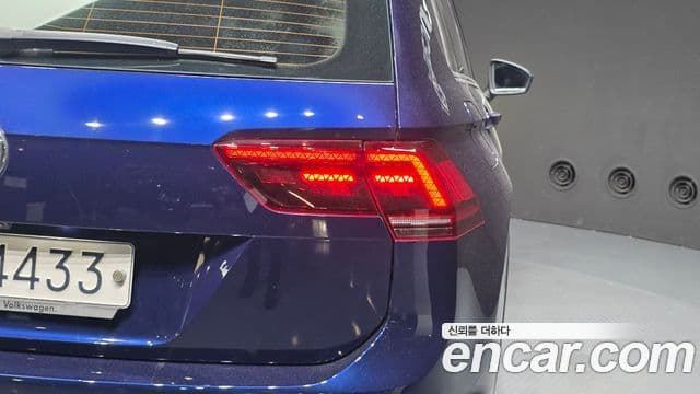 Volkswagen Tiguan 2018 — Şəkil 9/36