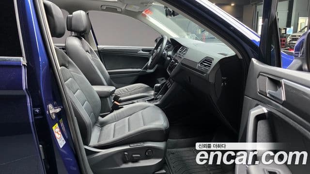 Volkswagen Tiguan 2018 — Şəkil 34/36