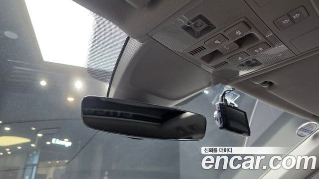 Volkswagen Tiguan 2018 — Şəkil 29/36
