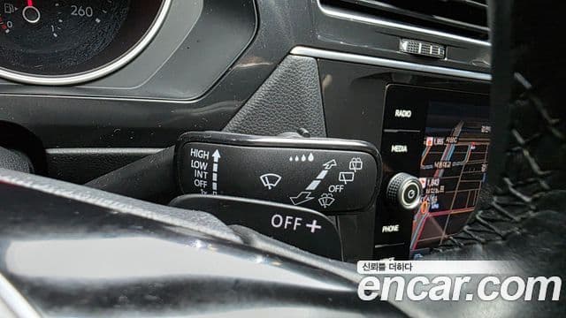 Volkswagen Tiguan 2018 — Şəkil 18/36