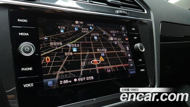 Volkswagen Tiguan 2018 — Şəkil 27/36