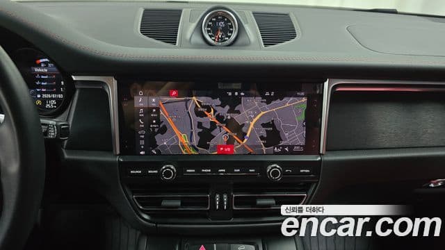 Porsche Macan 2020 — Şəkil 28/32