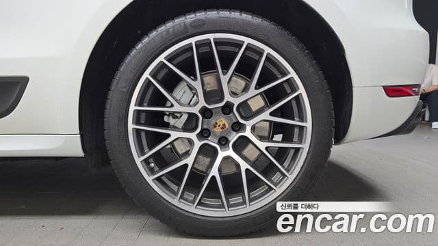 Porsche Macan 2020 — Şəkil 31/32