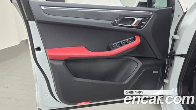 Porsche Macan 2020 — Şəkil 26/32