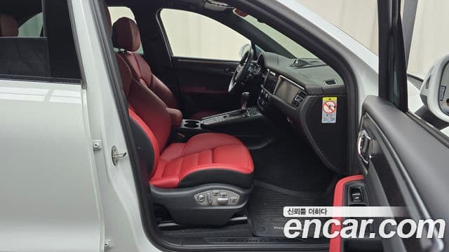 Porsche Macan 2020 — Şəkil 24/32