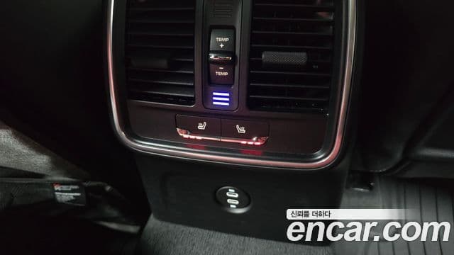 Porsche Macan 2020 — Şəkil 27/32