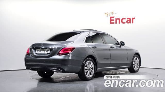 Mercedes-Benz C-Class 2019 — ფოტო 2/20