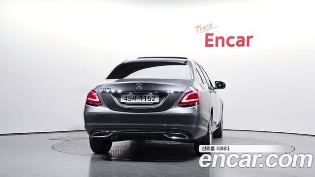 Mercedes-Benz C-Class 2019 — ფოტო 4/20