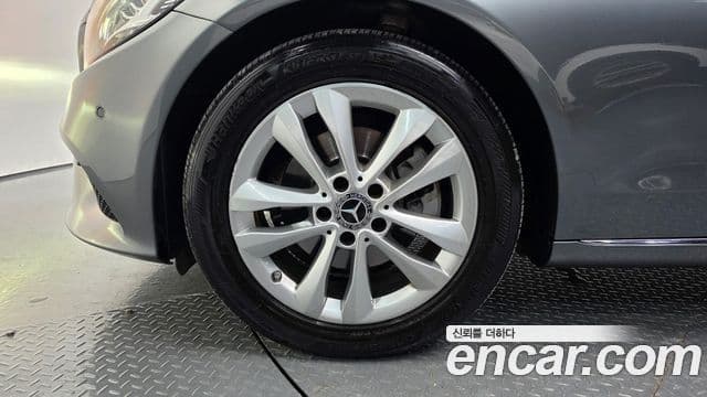 Mercedes-Benz C-Class 2019 — ფოტო 5/20