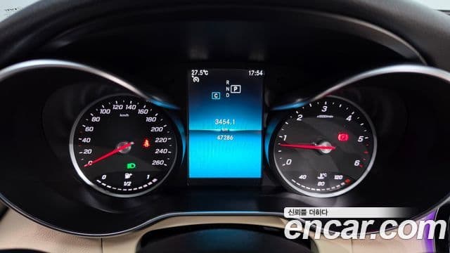 Mercedes-Benz C-Class 2019 — ფოტო 8/20