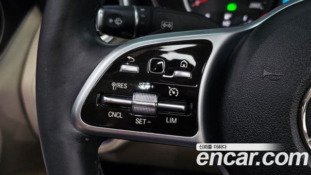 Mercedes-Benz C-Class 2019 — ფოტო 13/20