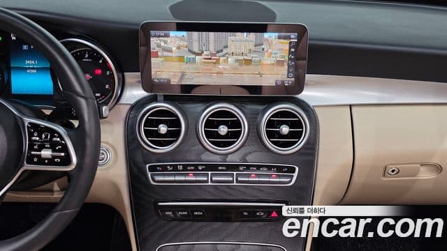 Mercedes-Benz C-Class 2019 — ფოტო 14/20