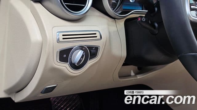 Mercedes-Benz C-Class 2019 — ფოტო 17/20