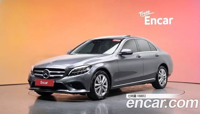 Mercedes-Benz C-Class 2019 — ფოტო 1/20