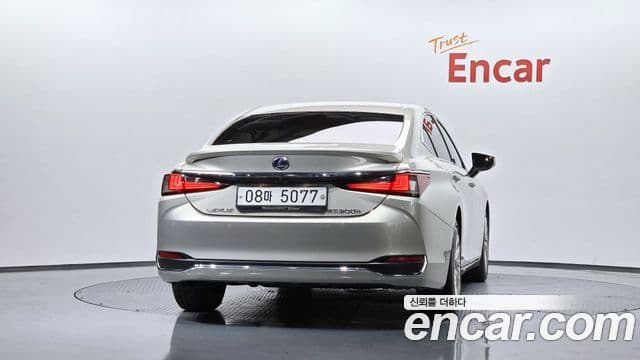 Lexus ES300h 2019 — ფოტო 4/20