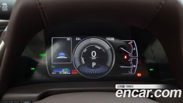 Lexus ES300h 2019 — ფოტო 8/20
