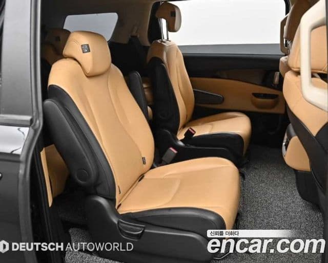 Kia Carnival 2023 — ფოტო 11/20
