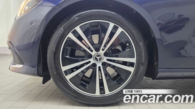 Mercedes-Benz E-Class 2022 — ფოტო 5/20