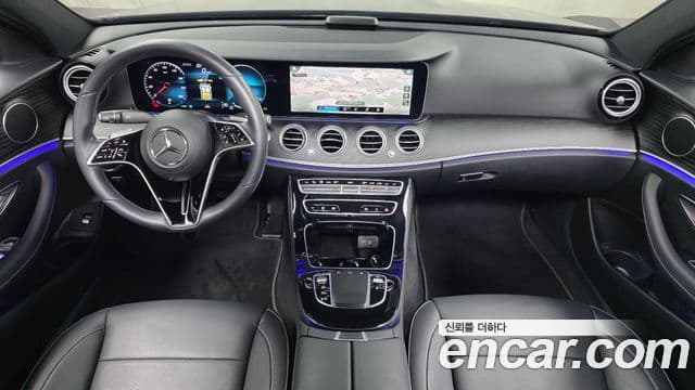 Mercedes-Benz E-Class 2022 — ფოტო 7/20
