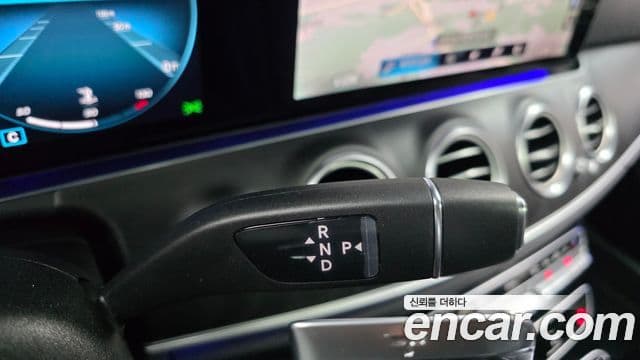 Mercedes-Benz E-Class 2022 — ფოტო 9/20