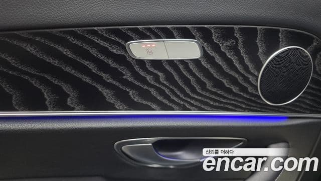 Mercedes-Benz E-Class 2022 — ფოტო 18/20