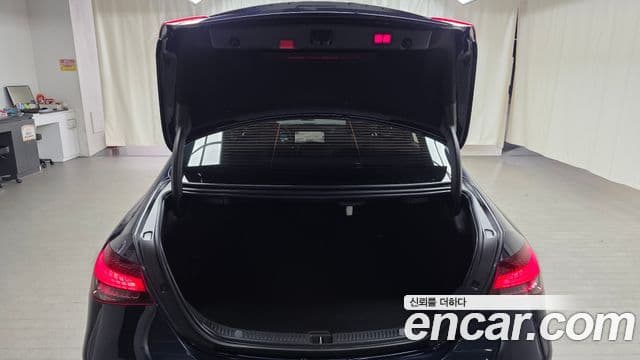 Mercedes-Benz E-Class 2022 — ფოტო 20/20