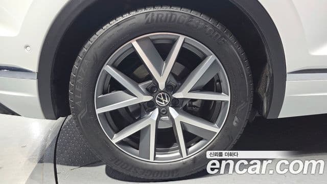 Volkswagen Touareg 2023 — фото 5 из 20