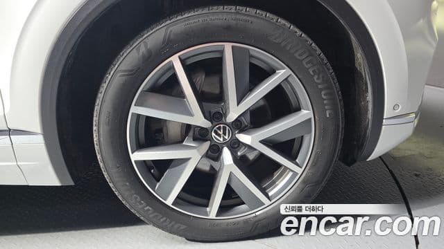 Volkswagen Touareg 2023 — Photo 3/33