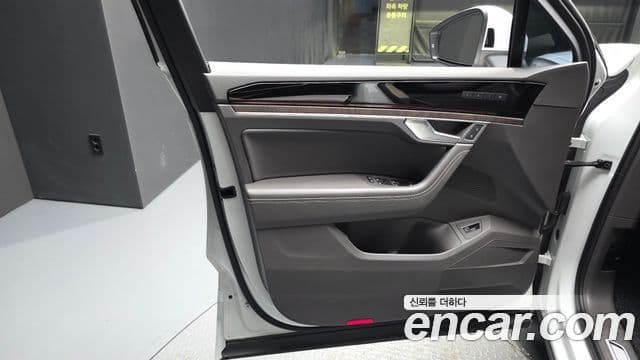 Volkswagen Touareg 2023 — Photo 4/33