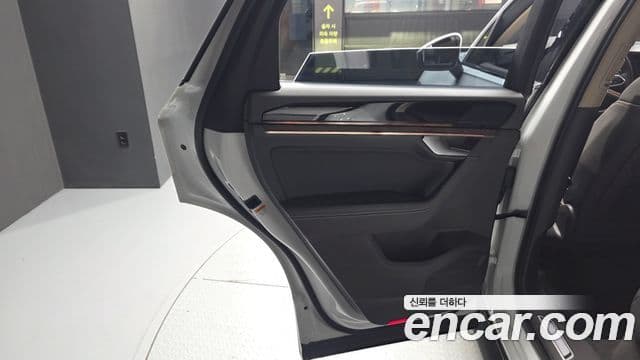 Volkswagen Touareg 2023 — Photo 8/33