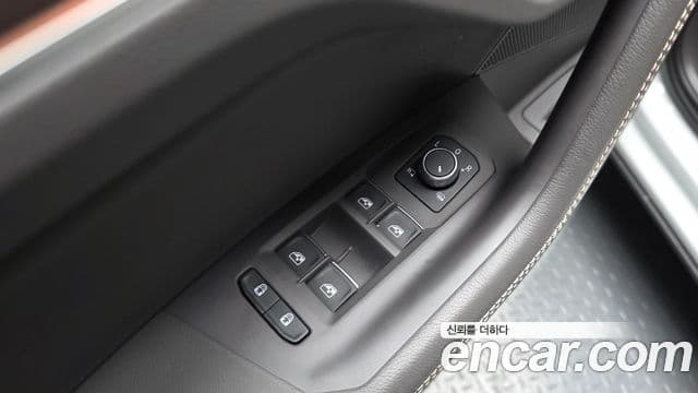 Volkswagen Touareg 2023 — Photo 18/33