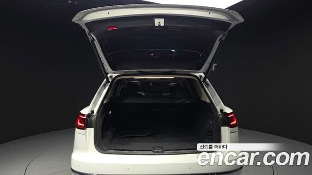 Volkswagen Touareg 2023 — Photo 7/33