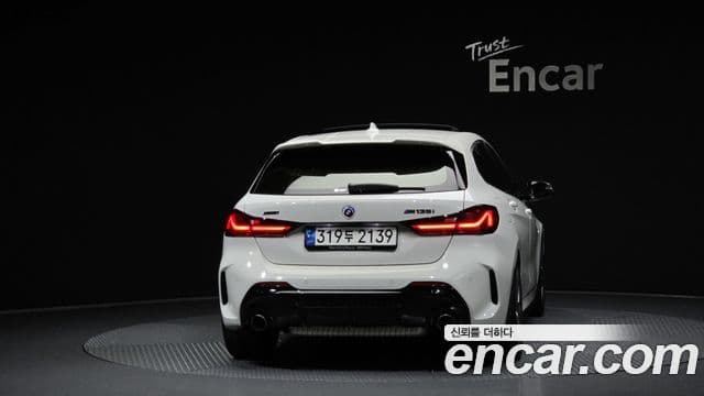 BMW 1 Series 2023 — ფოტო 4/20