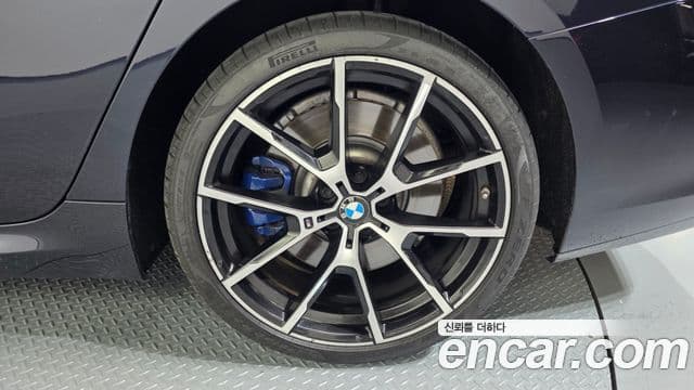 BMW 8 Series 2021 — Photo 12/39