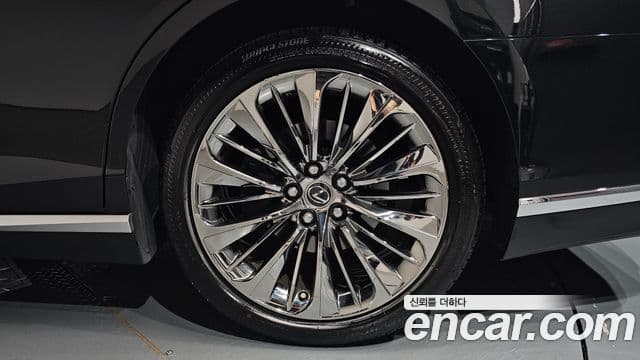 Lexus LS500 2022 — Photo 32/43