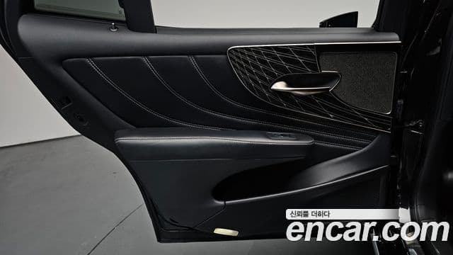 Lexus LS500 2022 — Photo 28/43